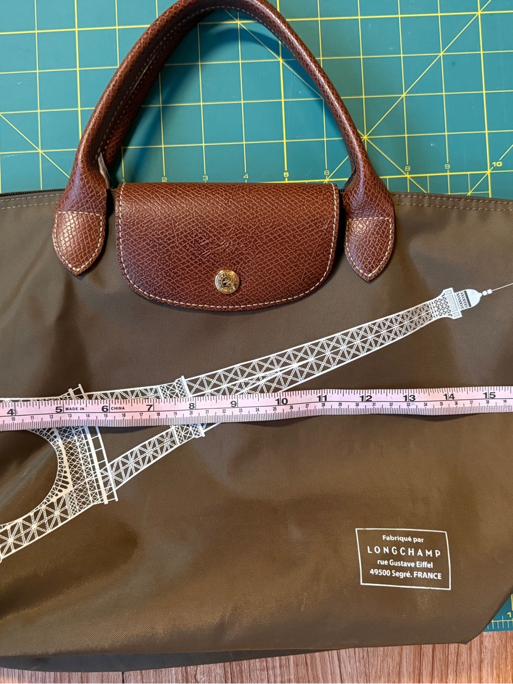 Very Good condition
LONGCHAMP Women’s special edition Olive Green Tote Bag - Picture 10 of 10